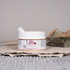 Eine offene Packung OMNi-BiOTiC SKiN Intensiv-Fußbad auf einem Handtuch