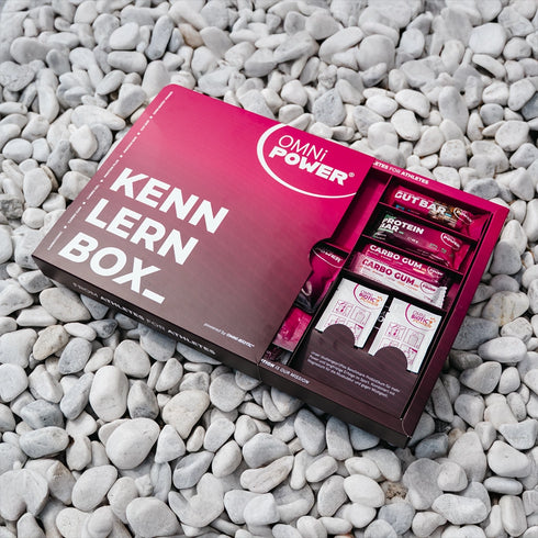 Eine halb geöffnete OMNi-POWER KENN-LERN-BOX